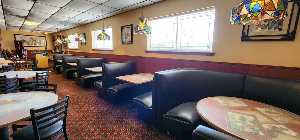 More Photos Of 701 N Martin Luther King Jr Hwy, Mexia Restaurant For Sale