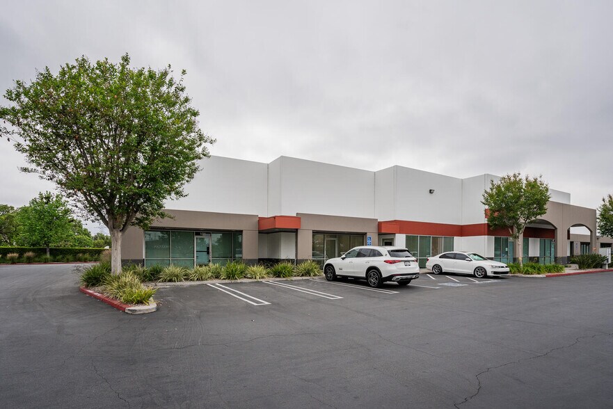 More Photos Of 12711 Ramona Blvd, Baldwin Park Warehouse For Lease