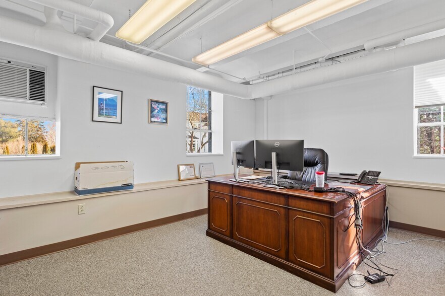 More Photos Of 31 N Main St, Essex Medical For Lease