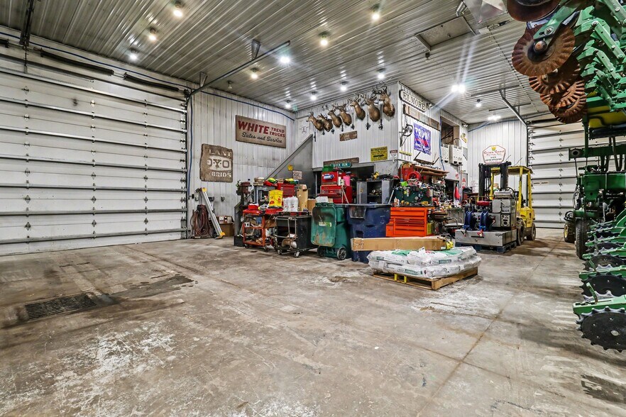 More Photos Of 4685 W US Route 20, Gibsonburg Light Distribution For Sale