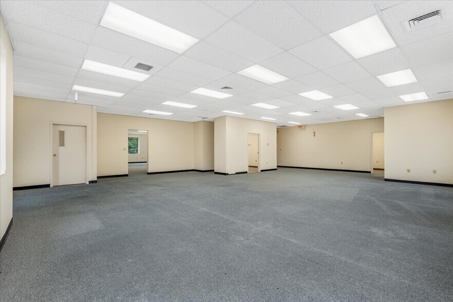 More Photos Of 7 Route 101A, Amherst Medical For Sale