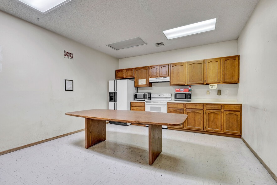 More Photos Of 250 Ruskin Dr, Colorado Springs Light Distribution For Sale