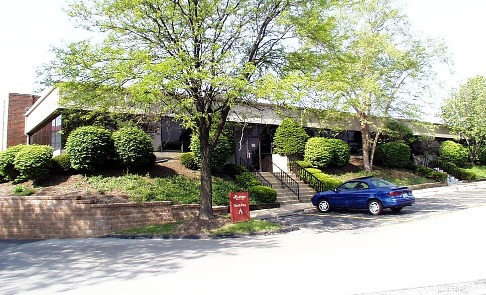 More Photos Of 2204-2232 Welsch Industrial Ct, Saint Louis Light Distribution For Lease