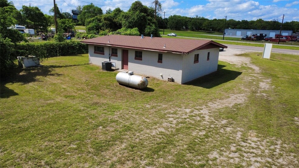 More Photos Of 2301 Mineral Wells Hwy, Weatherford Specialty For Sale