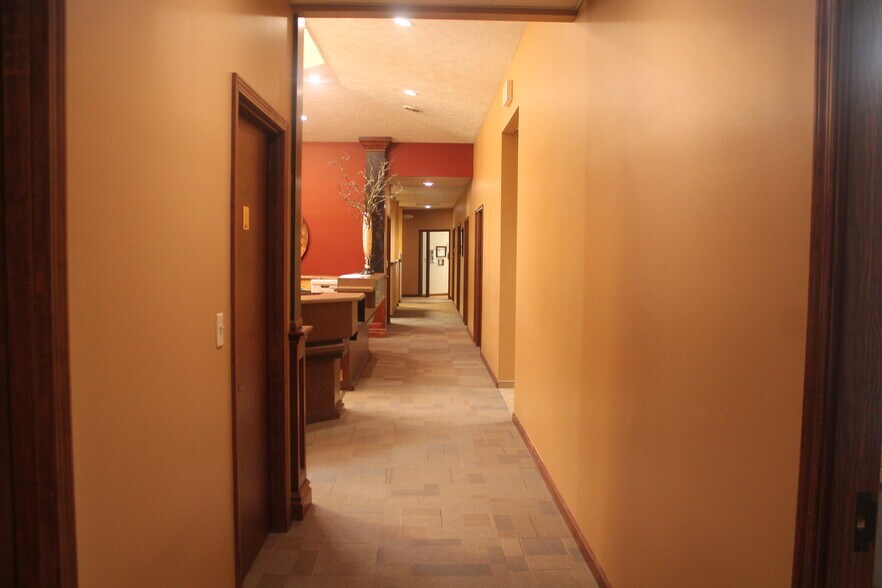 More Photos Of 1401 Financial Park, Carbondale Office For Sale