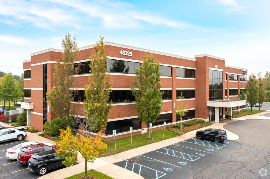 More Photos Of 46325 W 12 Mile Rd, Novi Medical For Lease