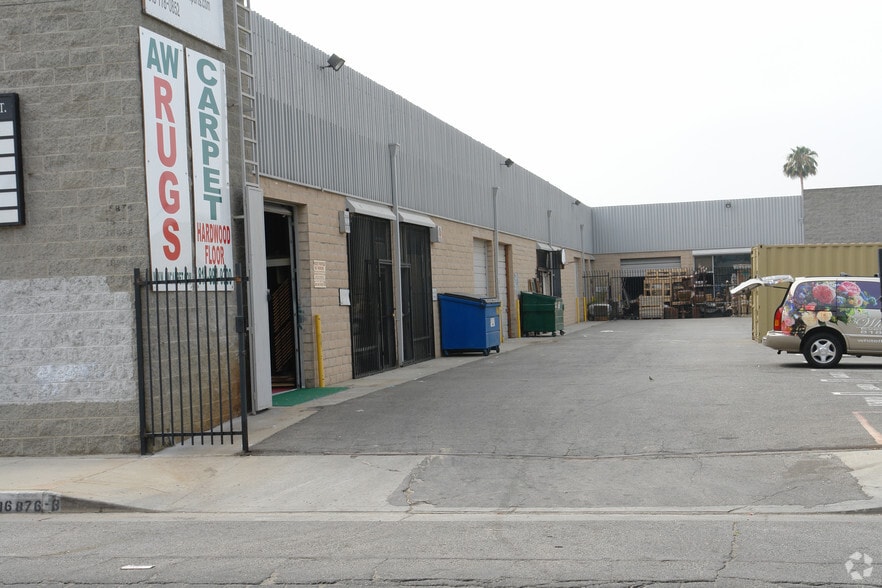 More Photos Of 16860-16884 Stagg St, Van Nuys Light Manufacturing For Lease