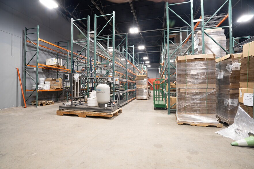 More Photos Of 19533 McLane St, Palm Springs Distribution For Sale