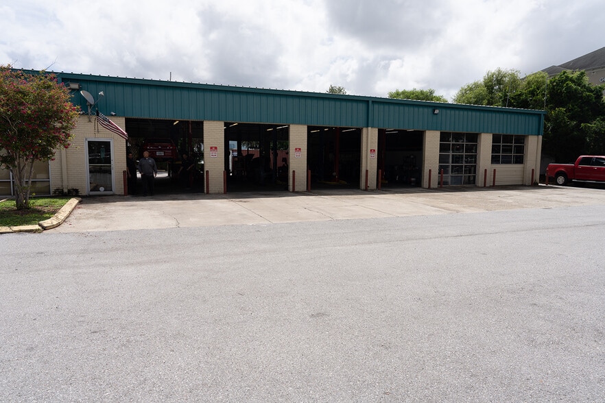 More Photos Of 5660 W Waters Ave, Tampa Auto Repair For Sale