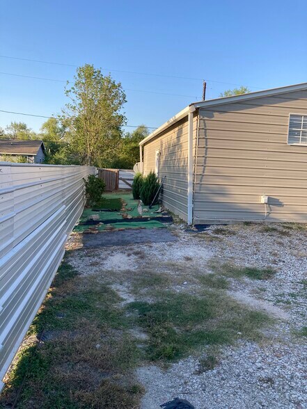 More Photos Of 2213 Ellis Dr, Rosharon Warehouse For Sale