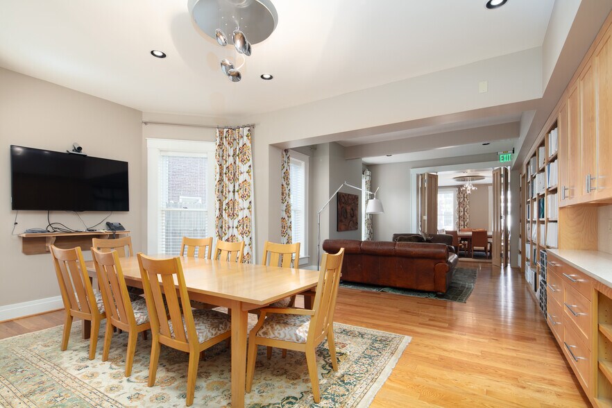 More Photos Of 146 E Third St, Lexington Office For Lease