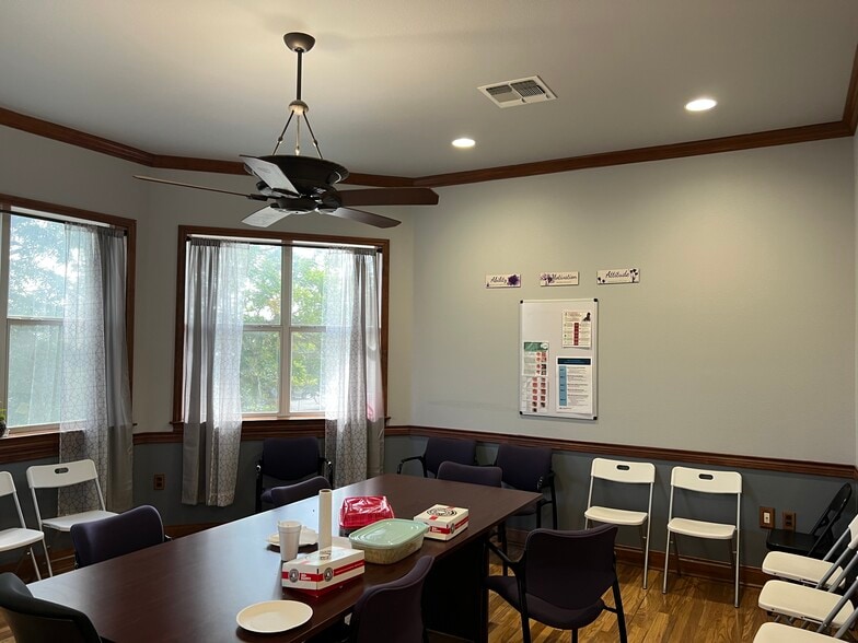 More Photos Of 921 Lakeview Blvd, New Braunfels Medical For Lease