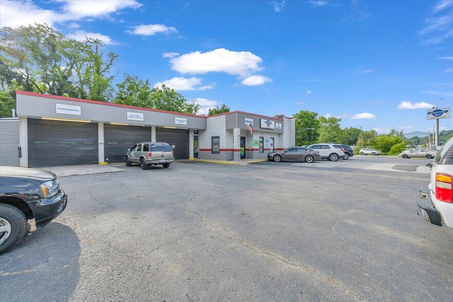 More Photos Of 1474 Peters Creek Rd NW, Roanoke Auto Repair For Sale