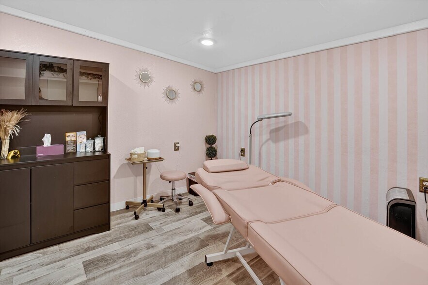 More Photos Of 102 Ausable State Rd, Bay City Freestanding For Sale