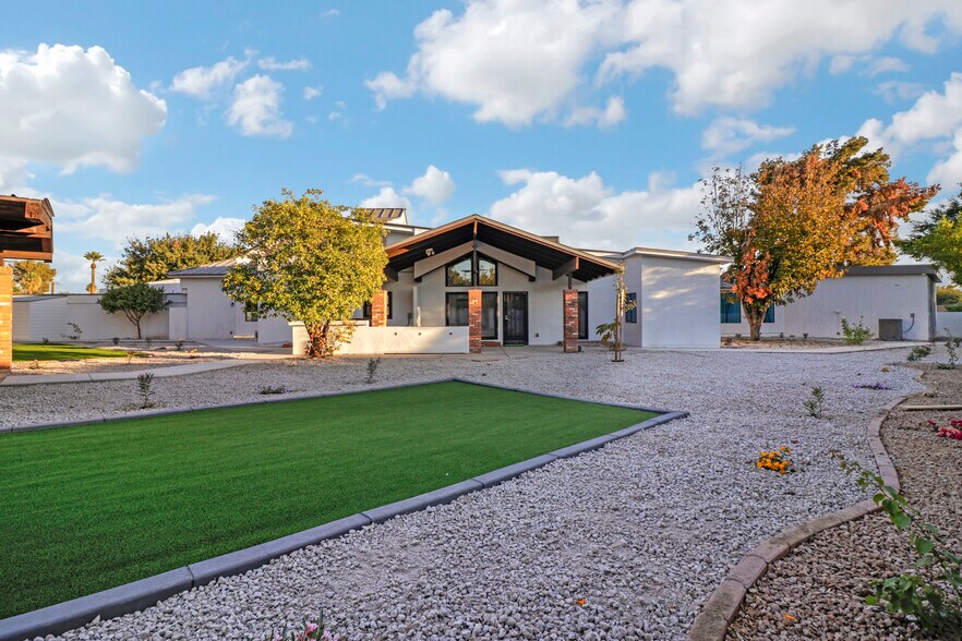 More Photos Of MID CENTURY MODERN FLAGSHIP RAL, Phoenix Healthcare For Sale