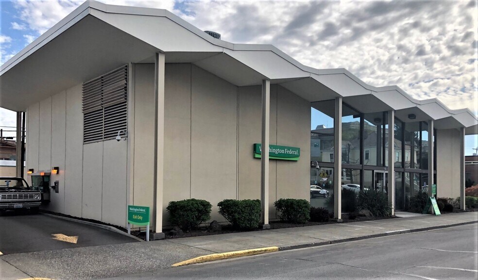 More Photos Of 115 E 4th St, The Dalles Bank For Sale