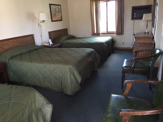 More Photos Of 100 Silver St, Hurley Hotel For Sale