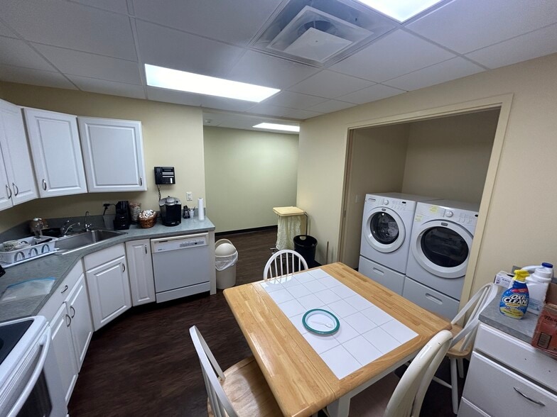 More Photos Of 864 W Jericho Tpke, Huntington Medical For Sale