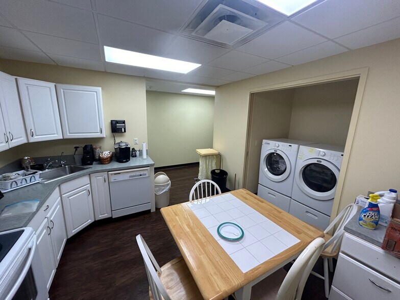 More Photos Of 864 W Jericho Tpke, Huntington Medical For Lease