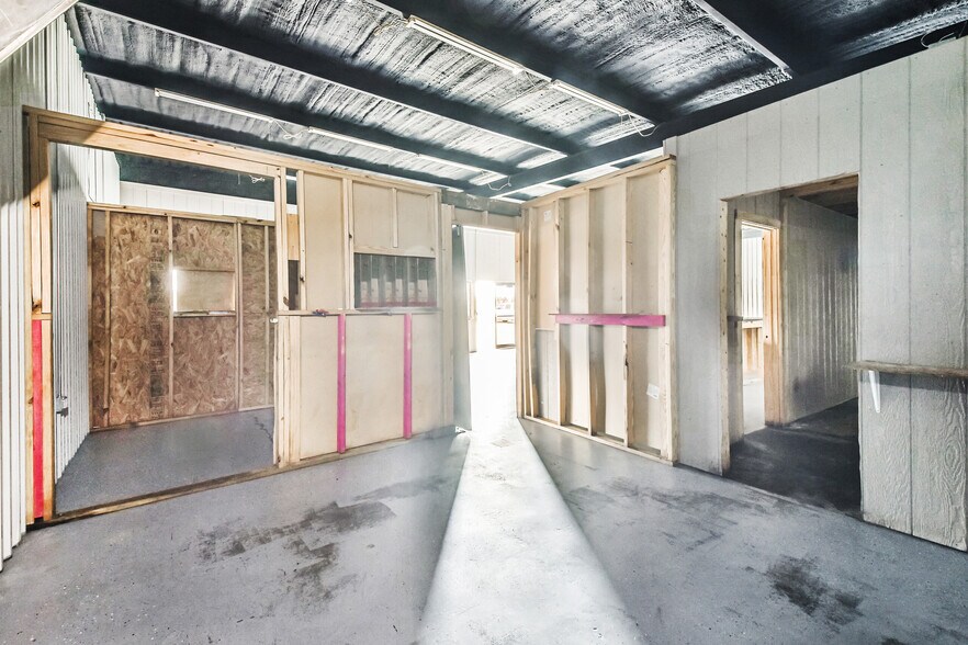 More Photos Of 3762 Highway 19, Riverside General Retail For Sale