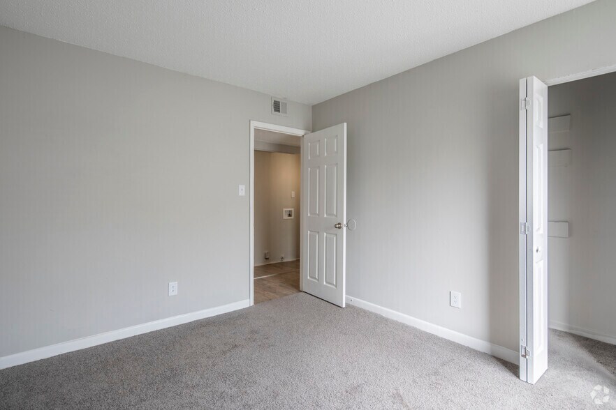 More Photos Of 856 Park Brook Trl, Birmingham Apartments For Sale