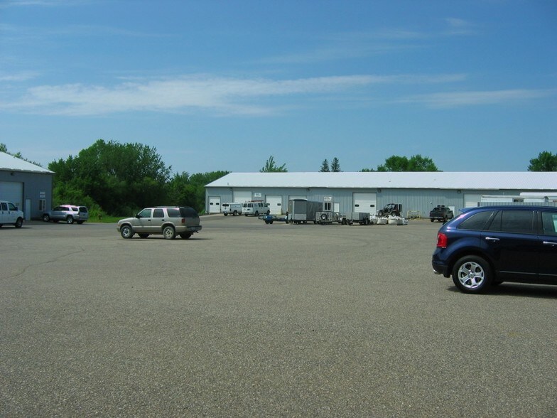 More Photos Of 945 5th Ave SE, Hutchinson Light Manufacturing For Lease