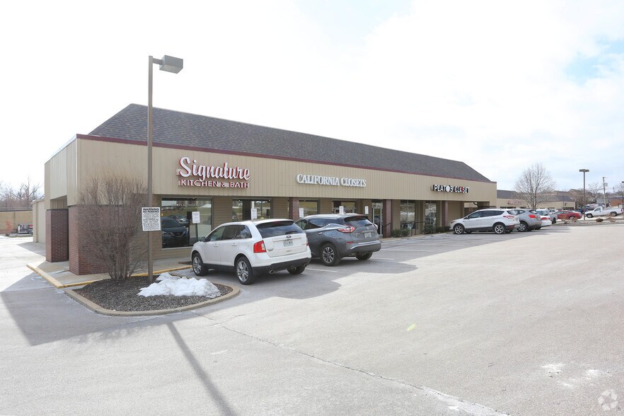 More Photos Of 14208-14242 Manchester Rd, Ballwin General Retail For Lease