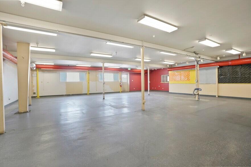 More Photos Of 5757 E 42nd Ave, Denver Warehouse For Lease
