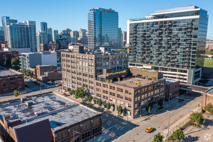 More Photos Of 920 N Franklin St, Chicago Loft Creative Space For Lease