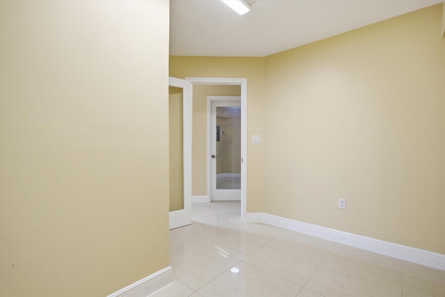 More Photos Of 3240 NW 7th St, Miami Office For Sale