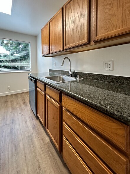 More Photos Of 1720 12th Ave, Oakland Apartments For Sale