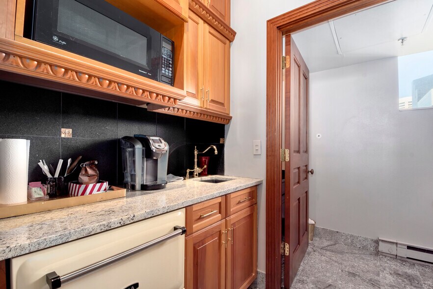 More Photos Of 1601 Arapahoe St, Denver Office For Sale