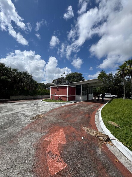 More Photos Of 6014 Kimberly Blvd, North Lauderdale Convenience Store For Sale