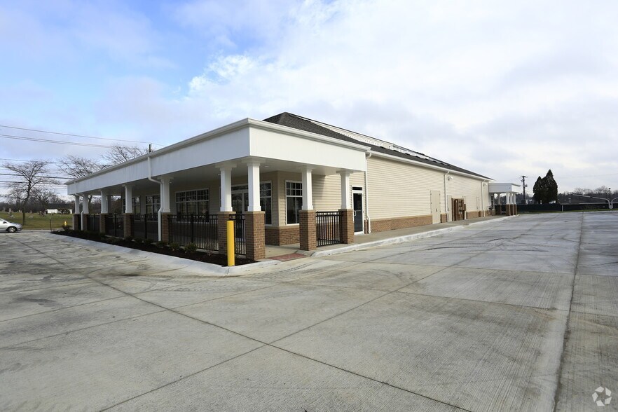 More Photos Of 6285 Royalton Rd, North Royalton Freestanding For Lease