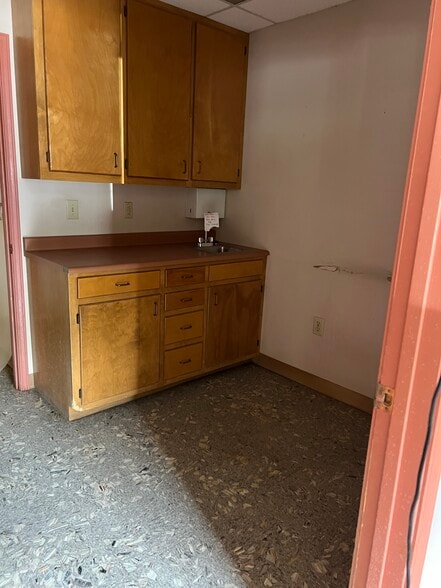 More Photos Of 988 Highway 75, Hiawassee Office For Sale