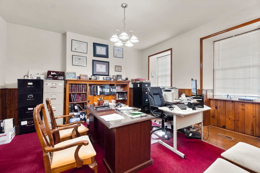 More Photos Of 8298 Main St, Ellicott City Office For Sale