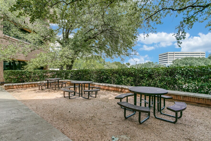 More Photos Of 1400 Corporate Dr, Irving Office For Lease