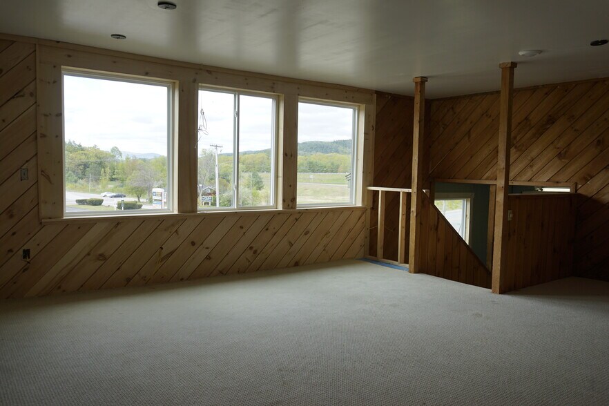 More Photos Of 12 Southmayd St, Campton Freestanding For Sale
