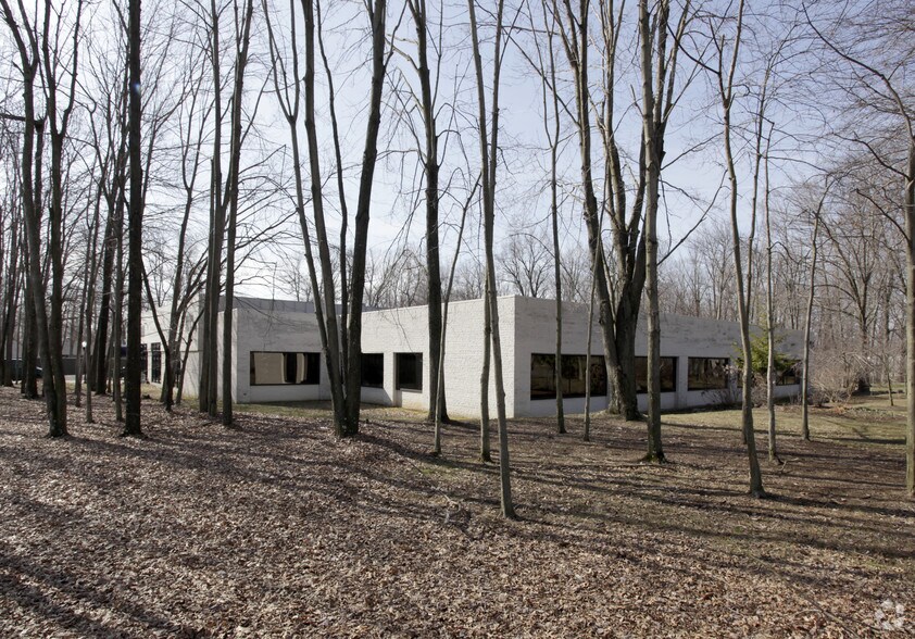 More Photos Of 3825 Columbus Rd, Granville Business Park For Lease