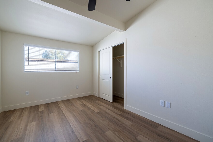 More Photos Of 6043-6049 W Laurie Ln, Glendale Apartments For Sale