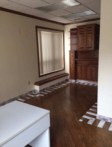 More Photos Of 300 Queen St, Southington Medical For Lease