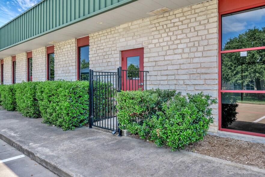 More Photos Of 132 El Chico Trl, Willow Park Medical For Sale