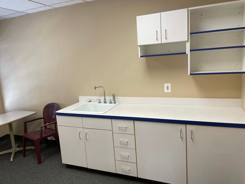 More Photos Of 17W662 Butterfield Rd, Oakbrook Terrace Business Park For Lease