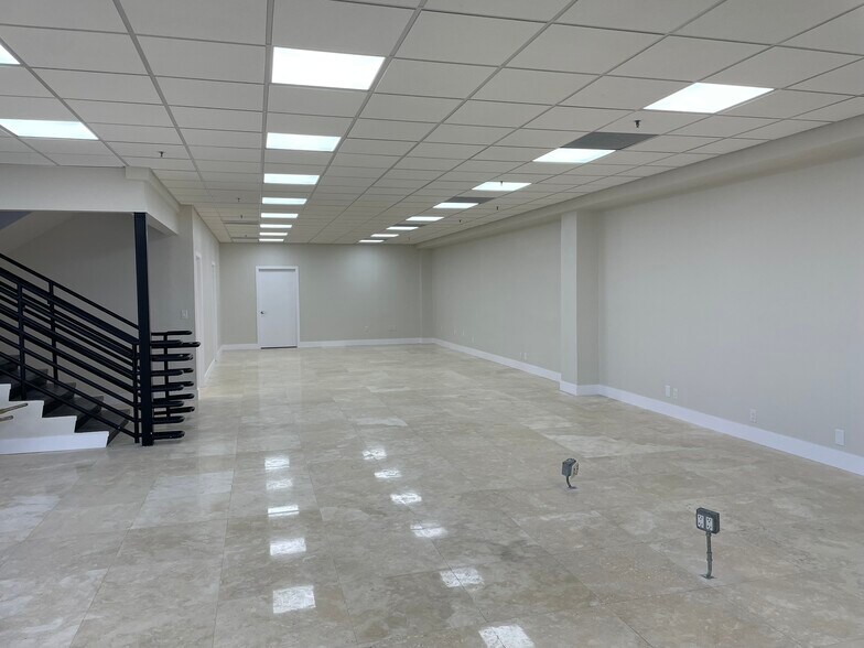 More Photos Of 3520-3560 NW 72nd Ave, Miami Warehouse For Lease