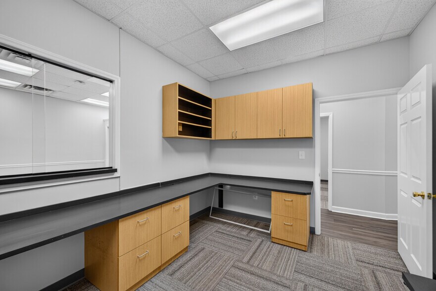 More Photos Of 514 Dabney Rd, Henderson Office For Lease