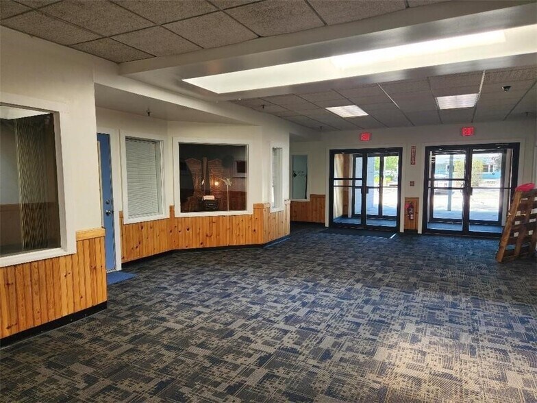 More Photos Of 140 Point Judith Rd, Narragansett Storefront Retail Office For Sale