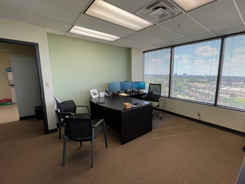 More Photos Of 5800 E Skelly Dr, Tulsa Office For Lease