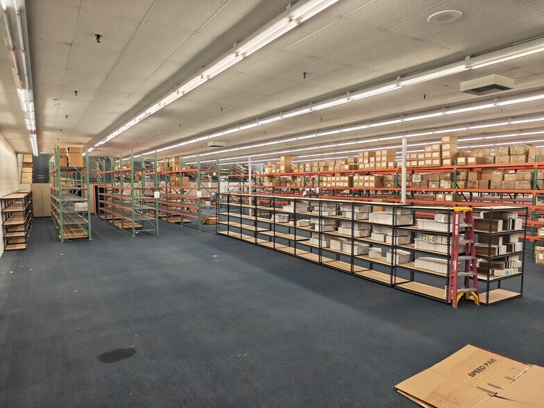 More Photos Of 3216 E Cactus Rd, Phoenix Freestanding For Lease