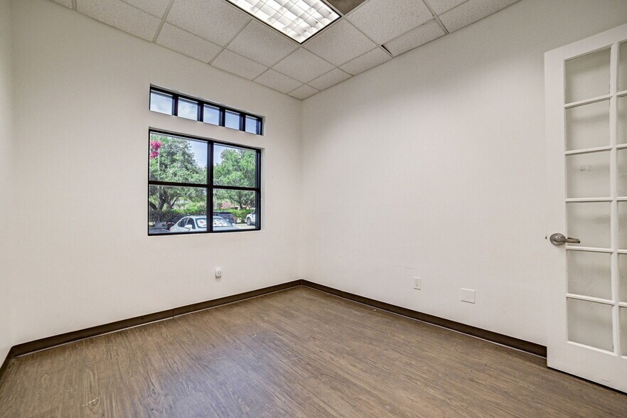More Photos Of 2515 Cordes Dr, Sugar Land General Retail For Sale