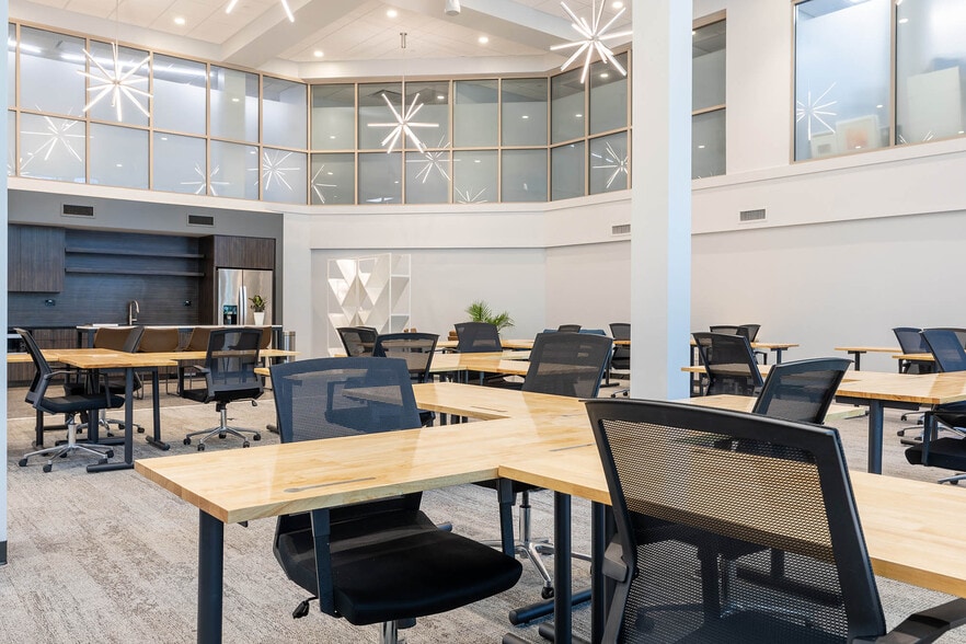 More Photos Of 333 3rd Ave N, Saint Petersburg Coworking Space
